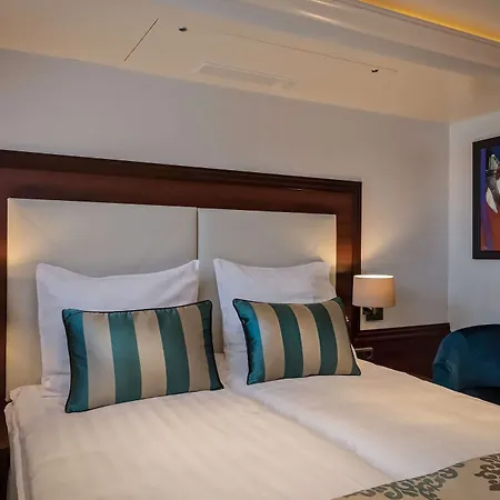 Select Ms Charles Dickens - Hotel 4*