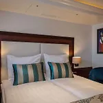 Select Ms Charles Dickens - Duesseldorf